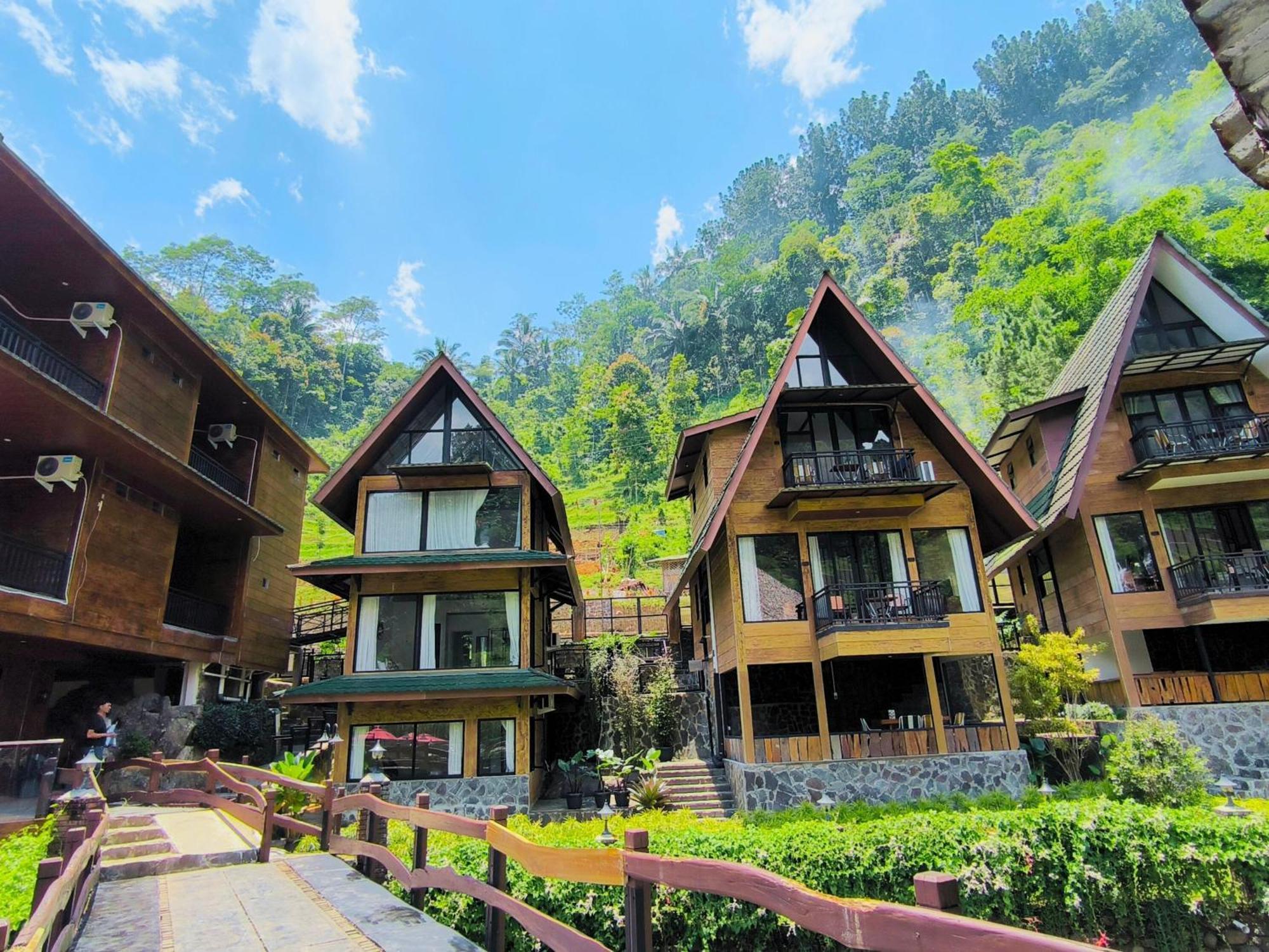 Bayan Village Батураден Екстер'єр фото